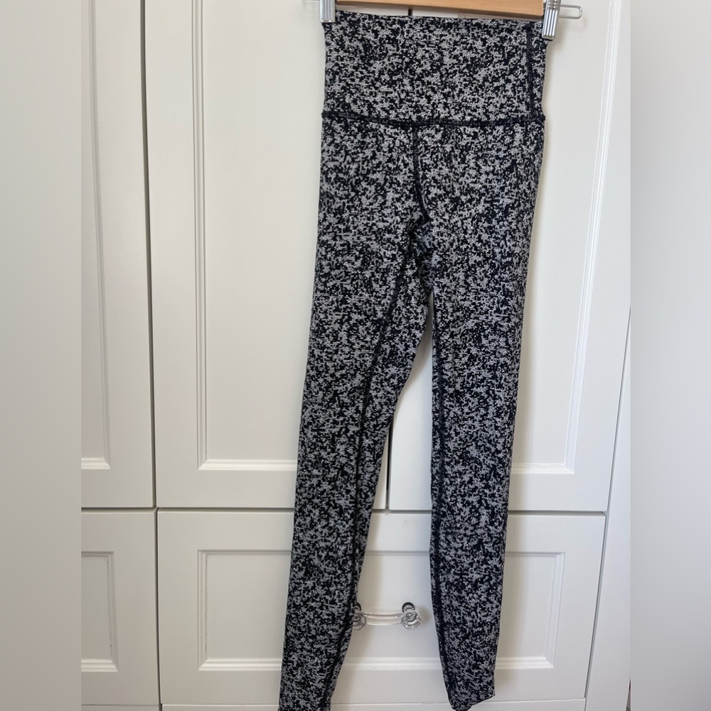 Lululemon black and white leggings size 2